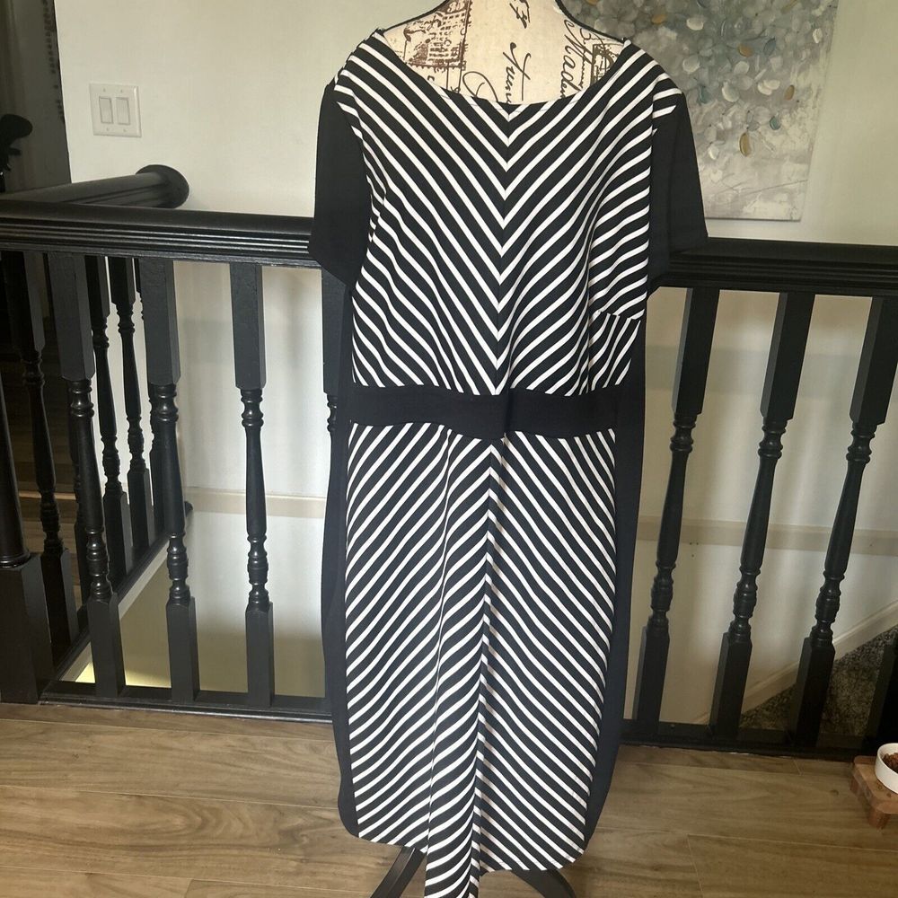 Avenue Black‎ White Liquid Knit Dress 26x28 Stretchy